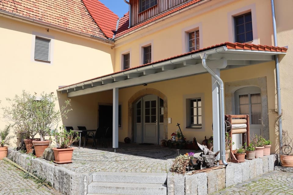 Property building, Facade/entrance, Day