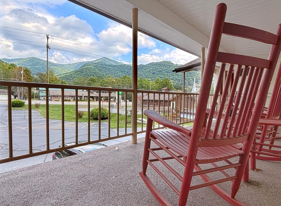 View (from property/room), Balcony/Terrace, Mountain view