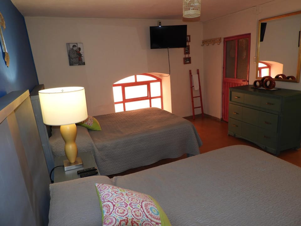 Bed, TV and multimedia, Seating area, Bedroom