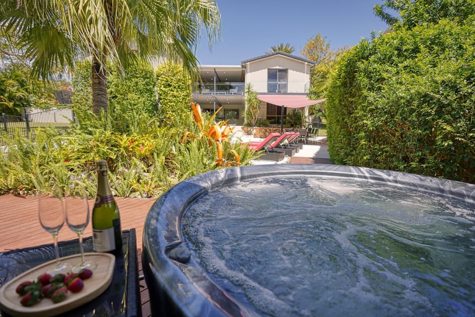 Hot Tub, Garden view