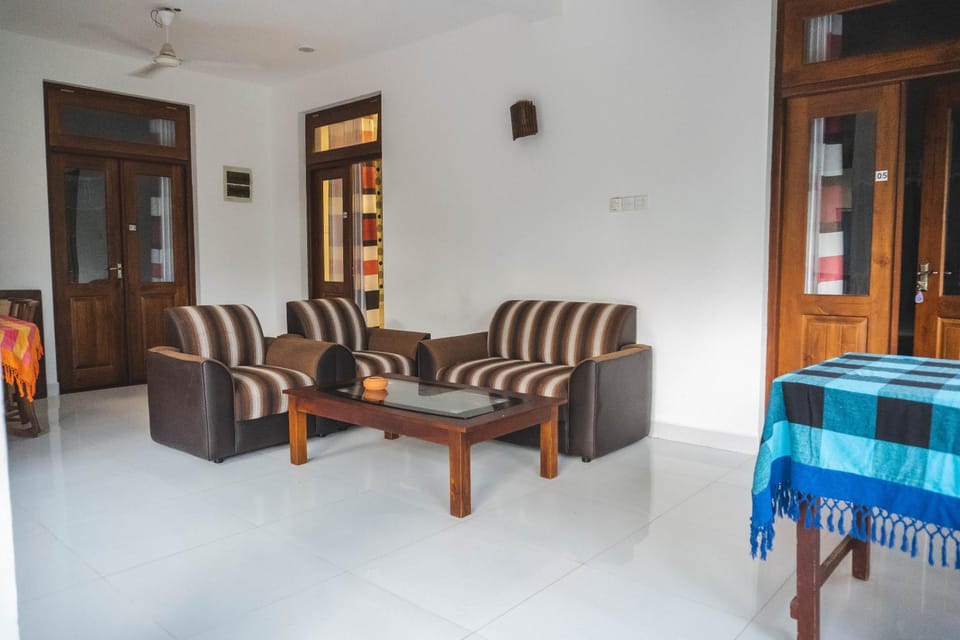 Submarine Rest Bed and Breakfast in Southern Province