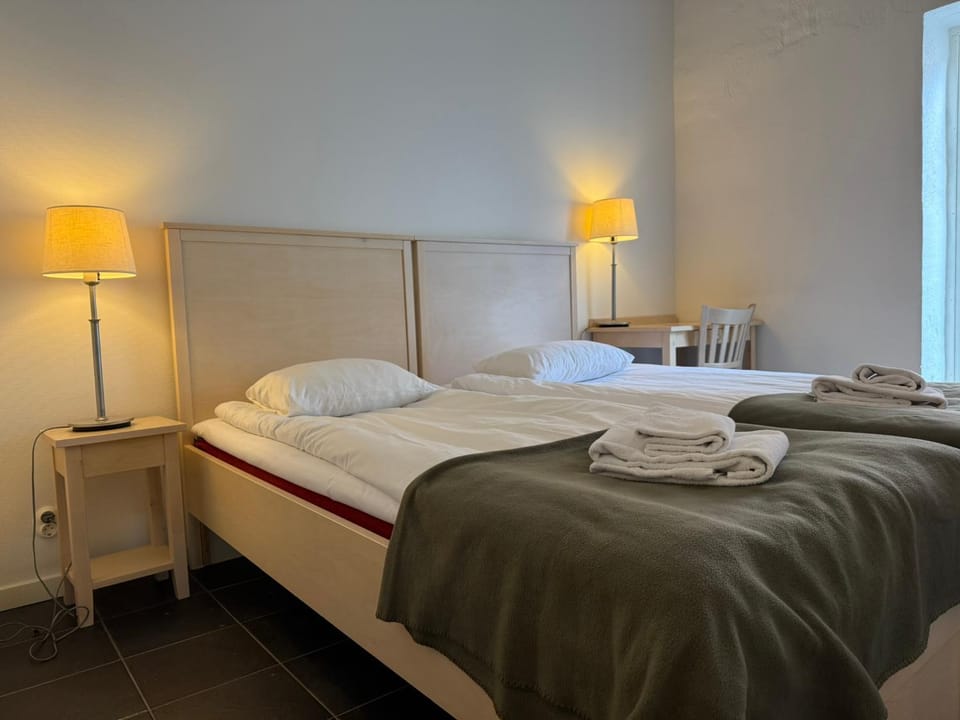 Bed, Photo of the whole room, Bedroom, towels