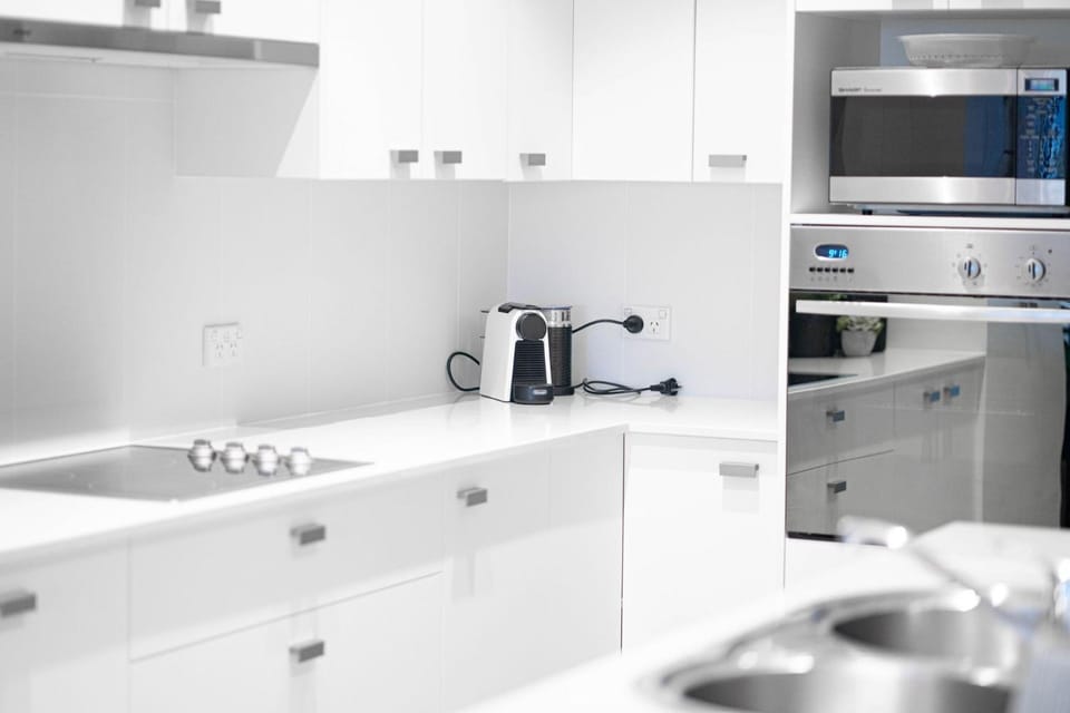 Coffee/tea facilities, Kitchen or kitchenette, oven
