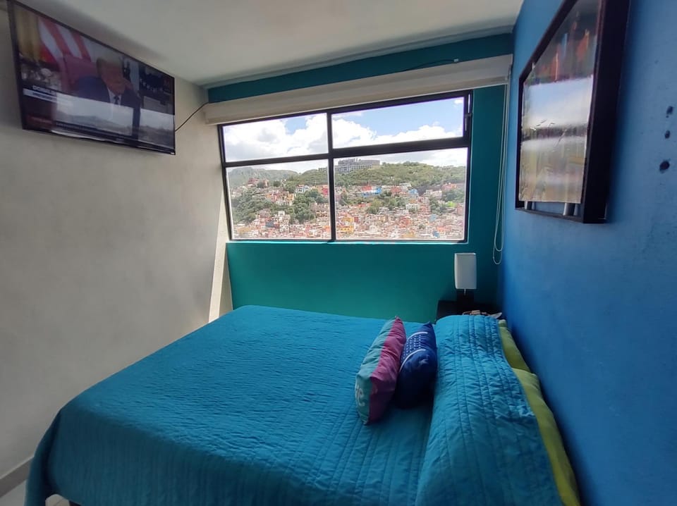 Bed, Natural landscape, TV and multimedia, Photo of the whole room, Bedroom, Mountain view