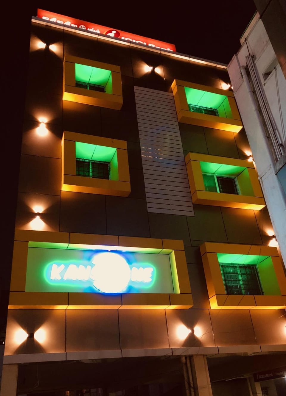 Facade/entrance