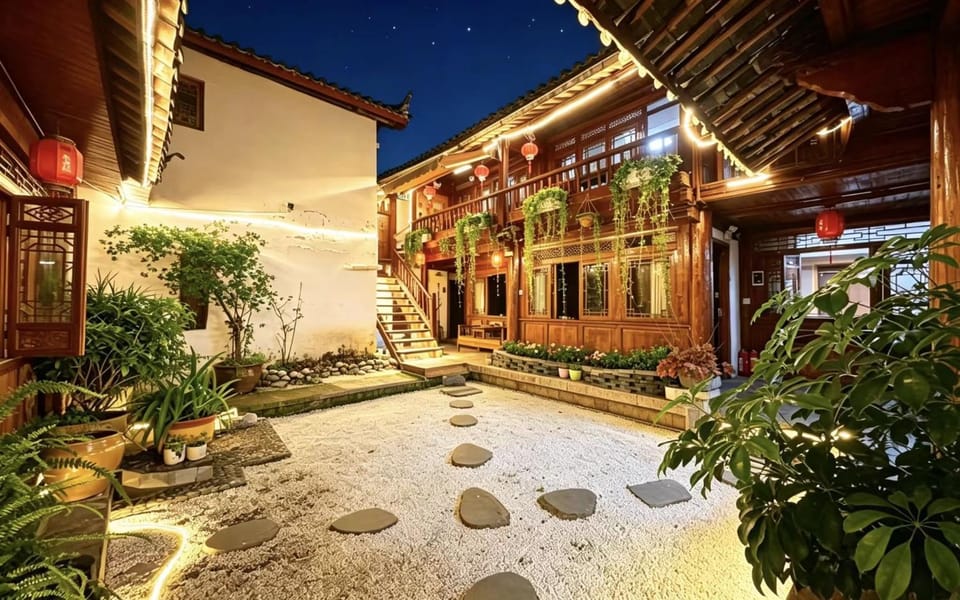 Lewo Guest House Bed and Breakfast in China