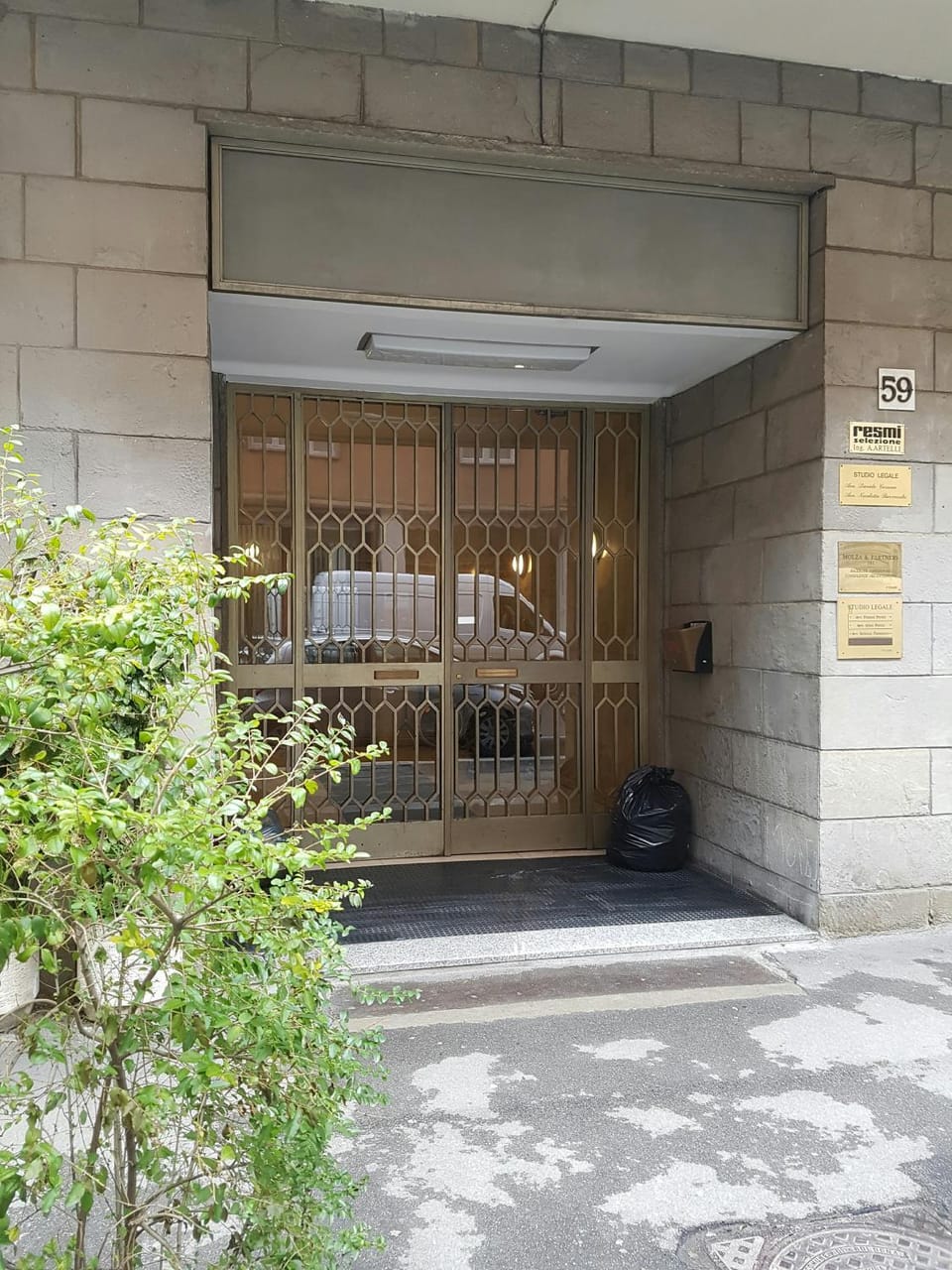 Facade/entrance