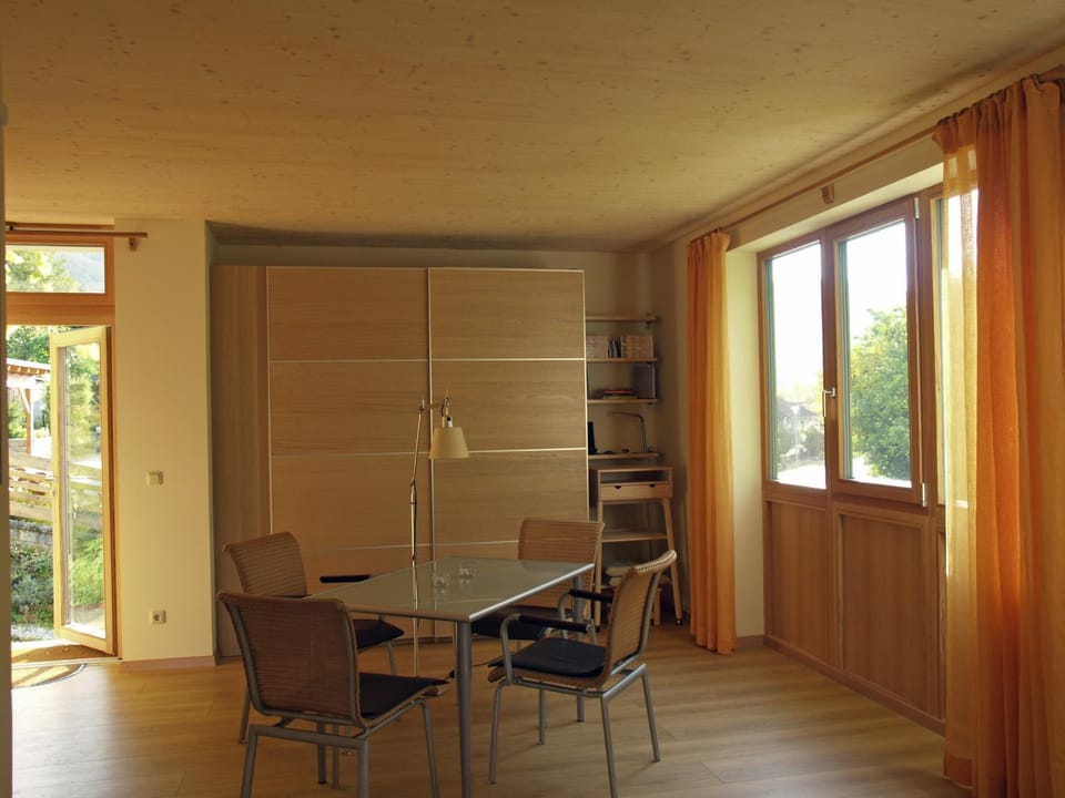 Library, Living room, Dining area, Garden view, River view, Street view