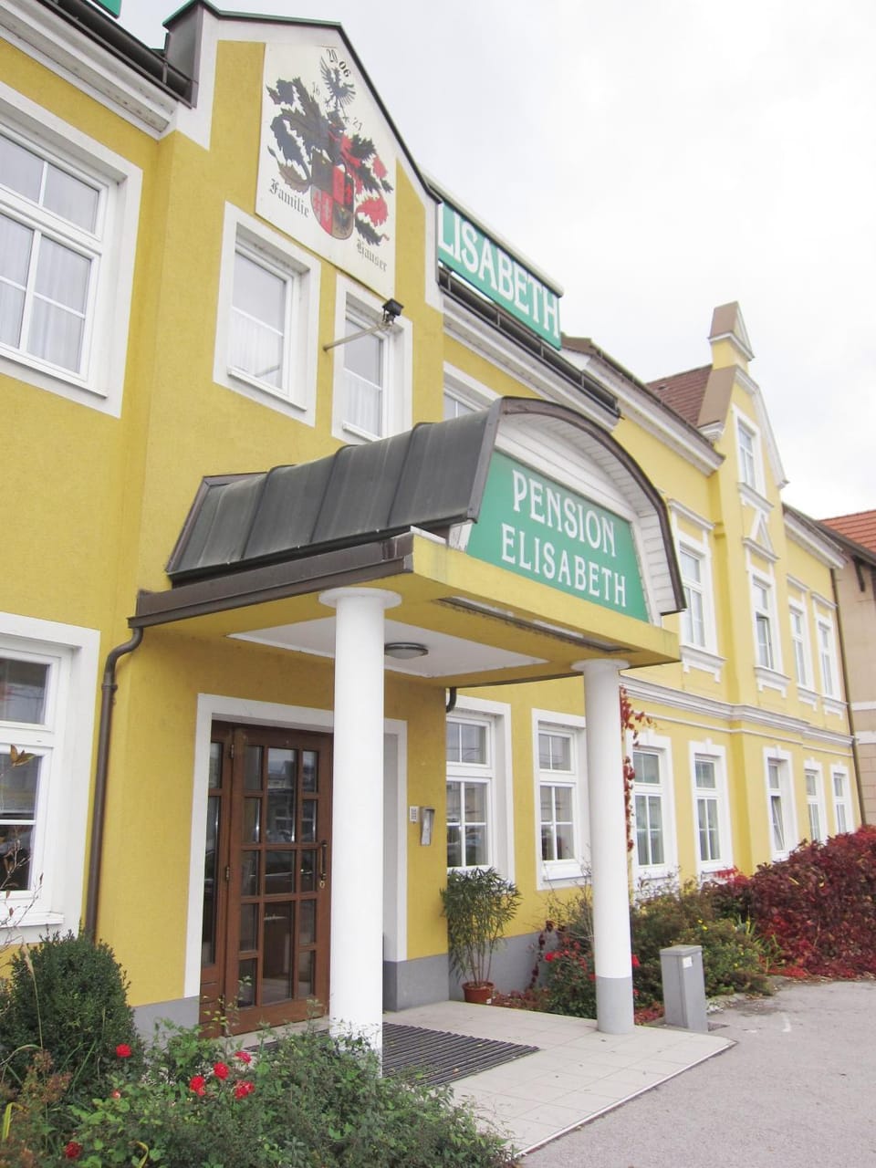 Facade/entrance
