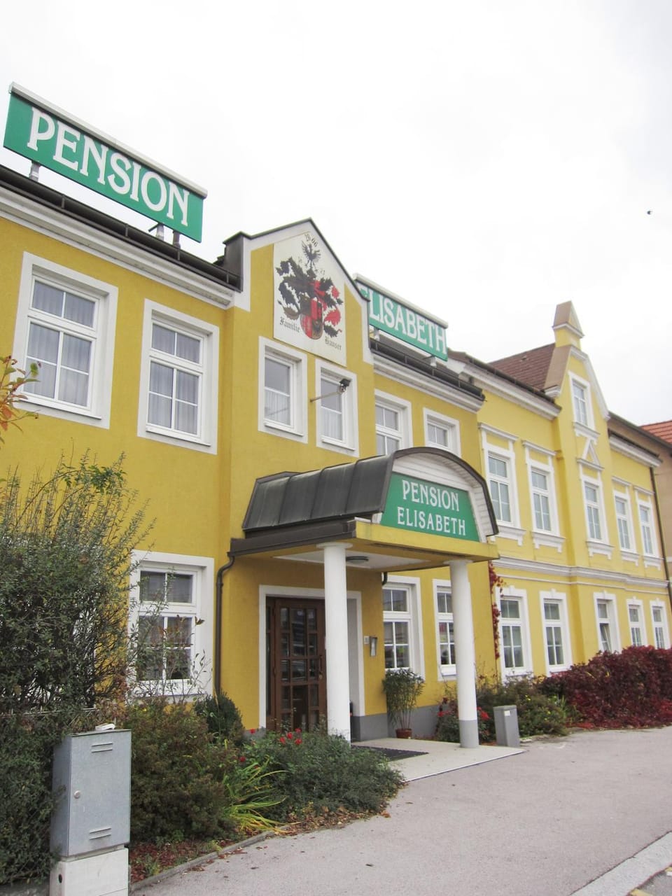 Facade/entrance