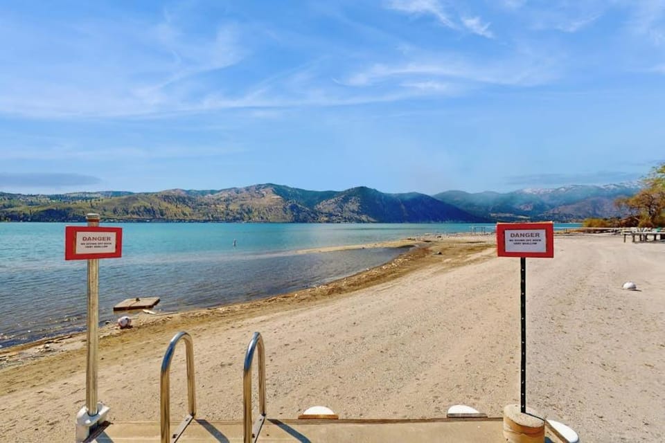 The Red Lake House House in Lake Entiat