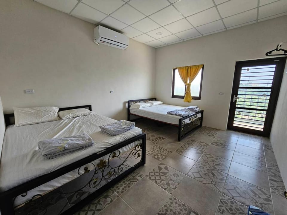 Bed, Bedroom, air conditioner