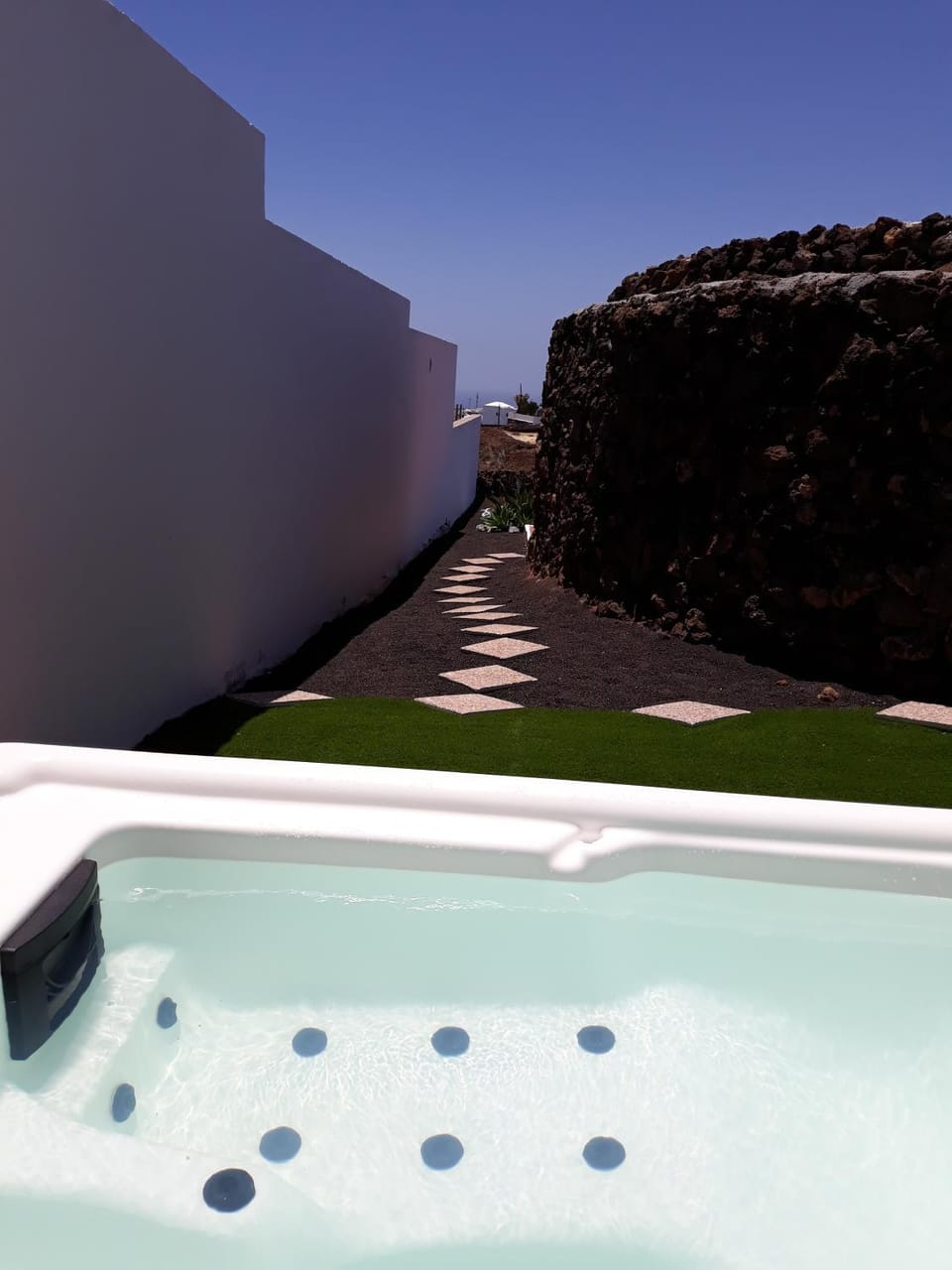 Garden, Hot Tub