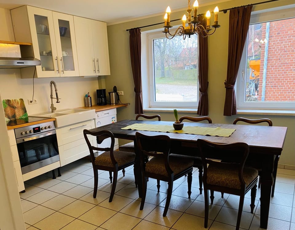 Kitchen or kitchenette, Dining area, kitchen