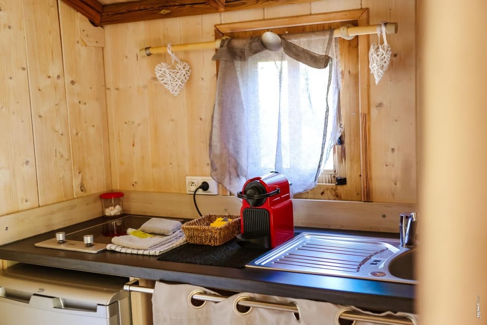 Kitchen or kitchenette, kitchen