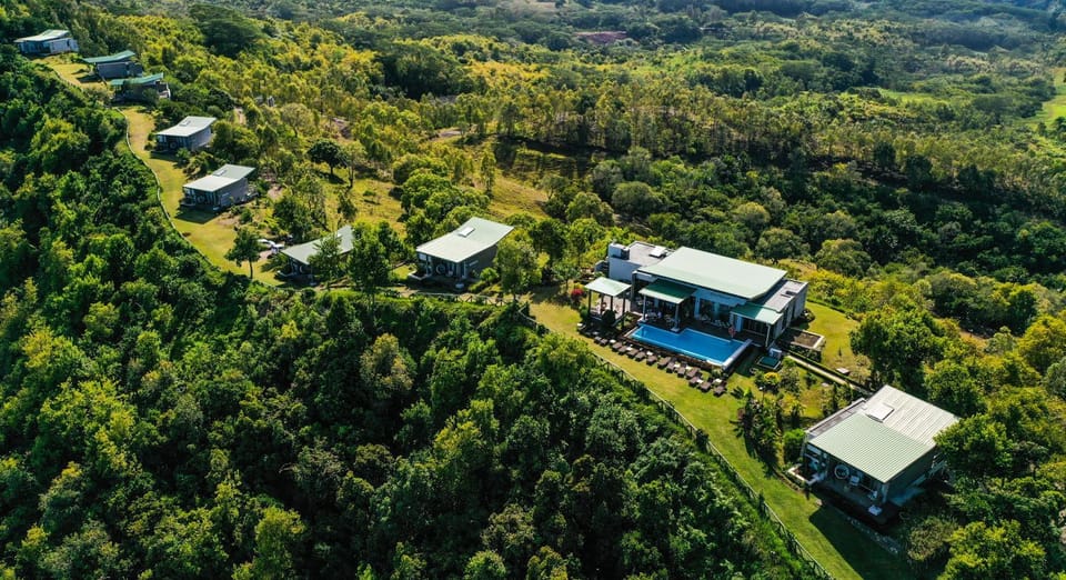 Property building, Natural landscape, Bird's eye view, Landmark view, Mountain view, Sea view, Swimming pool, Swimming pool