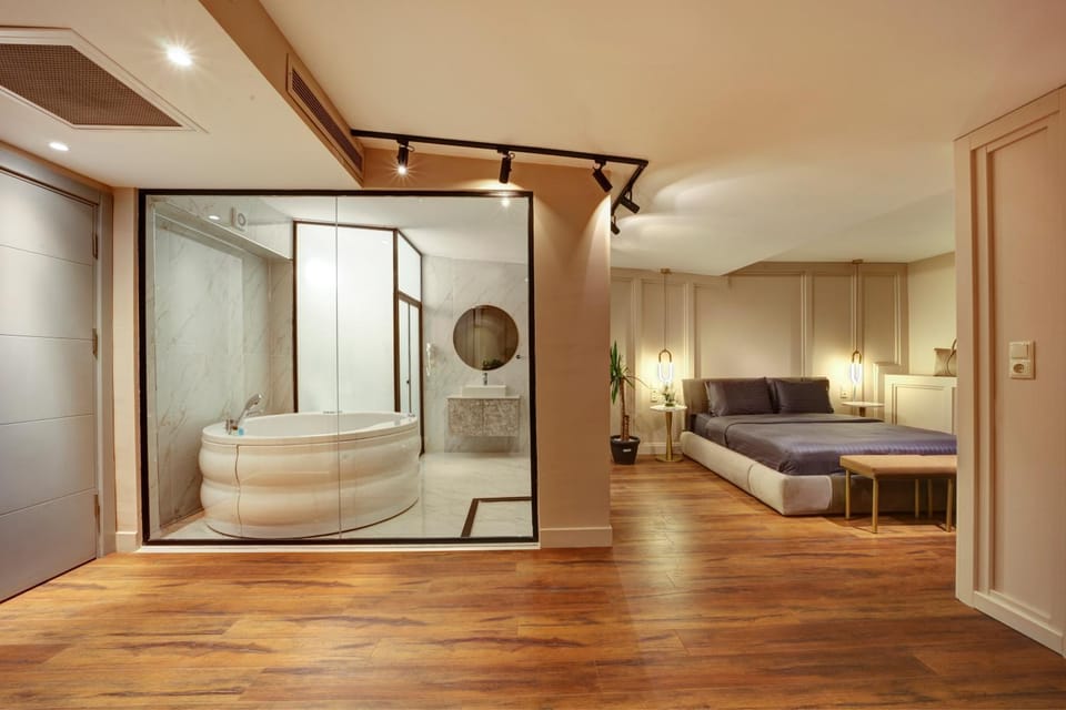 Hot Tub, Photo of the whole room