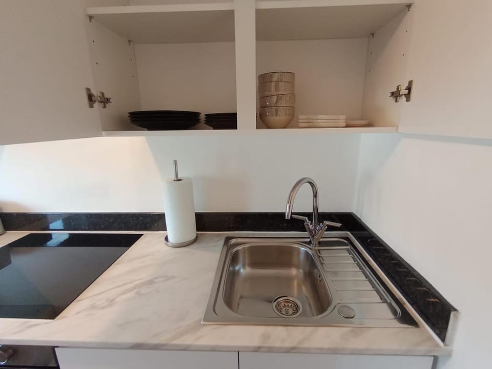 London Luxury 3 Bedroom Apartment close to East Ham Station Apartment in London
