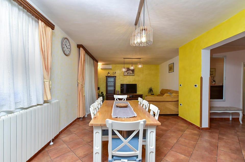 Apartment Modrusani 1561 Apartment in Istria County