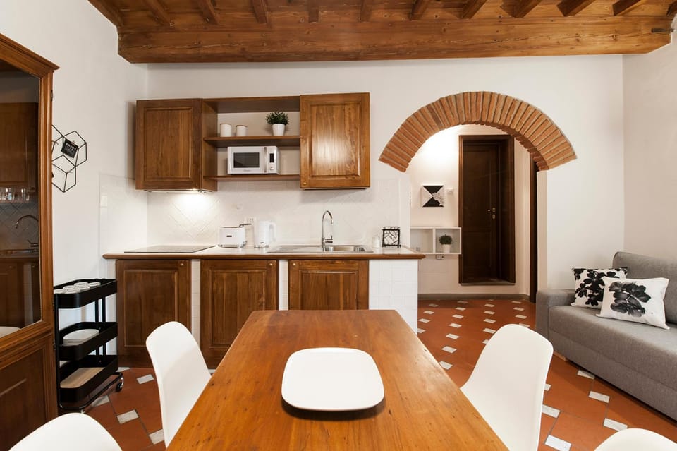 Kitchen or kitchenette, Living room, Seating area, Dining area