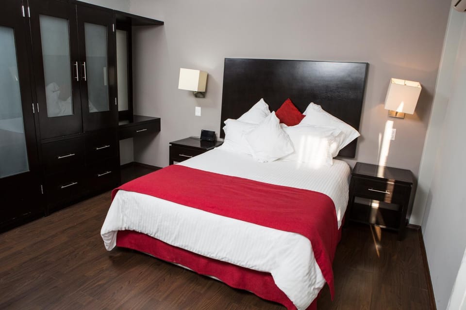 Bed, Photo of the whole room, wardrobe