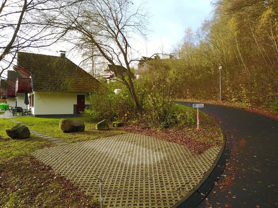 Property building, Garden, Parking