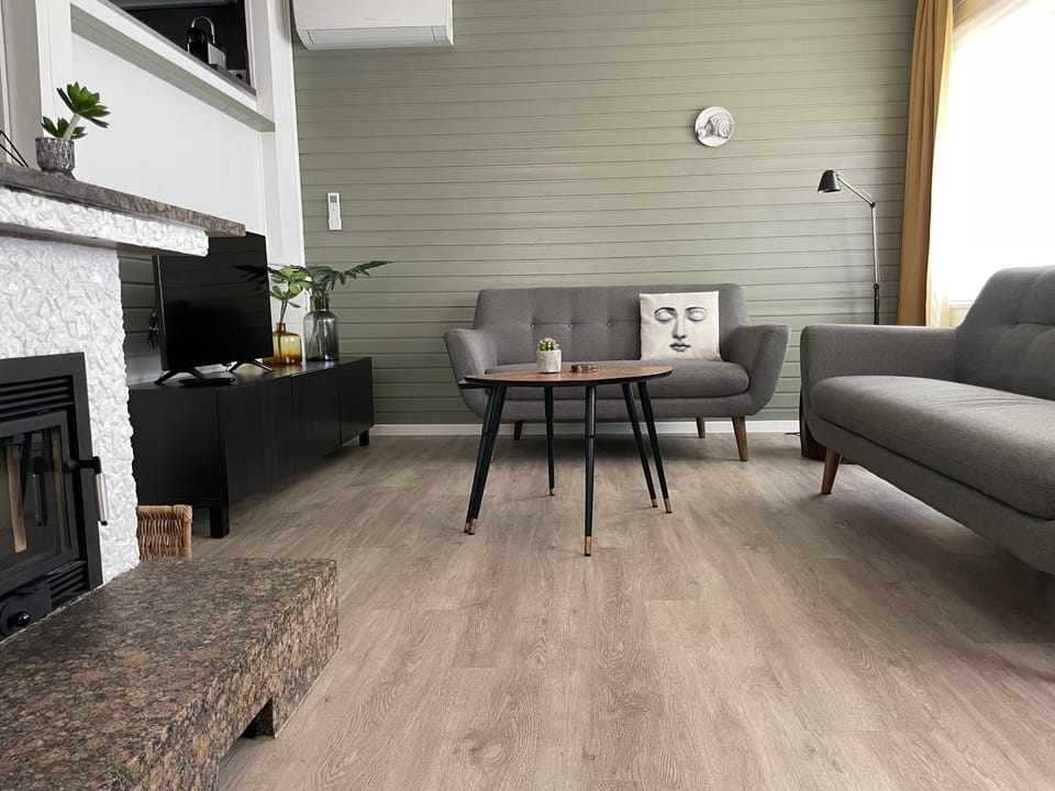 TV and multimedia, Living room, Seating area, furniture