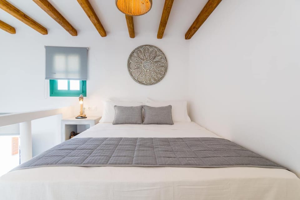 Bed, Decorative detail, Bedroom