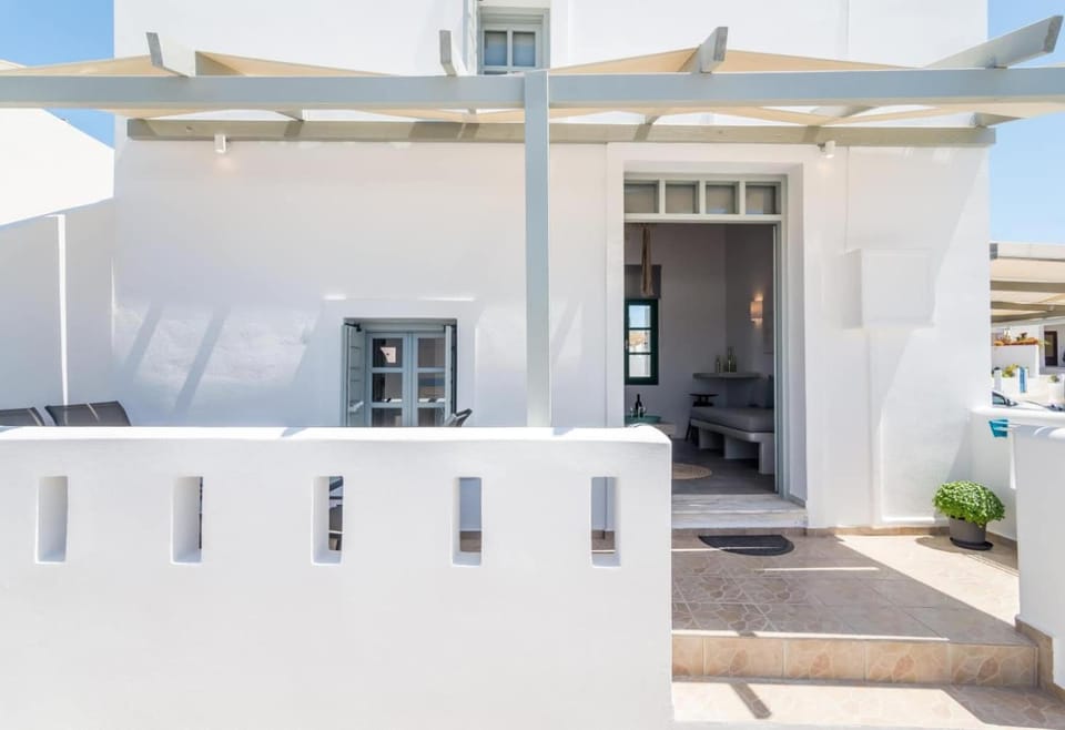 Property building, Facade/entrance, Balcony/Terrace