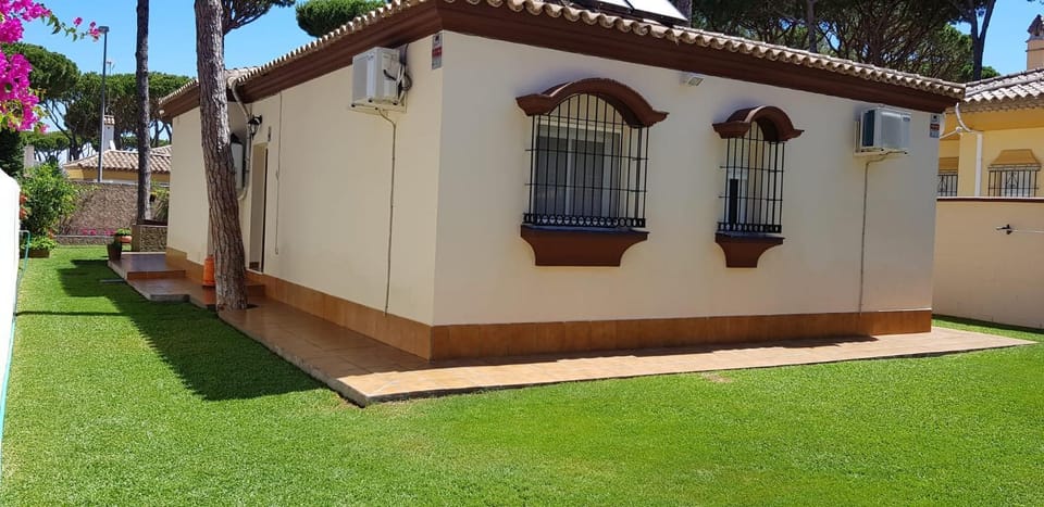 Oasis del Pinar House in Chiclana de la Frontera