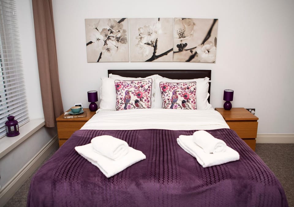 Apt 1, Trafalgar Square 1st Floor by Indigo Flats Apartment in City of Westminster