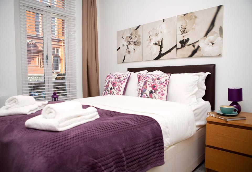 Apt 1, Trafalgar Square 1st Floor by Indigo Flats Apartment in City of Westminster