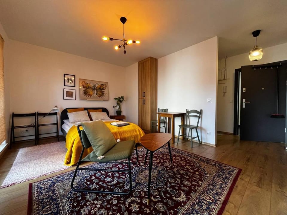Bed, Photo of the whole room, Seating area, Bedroom