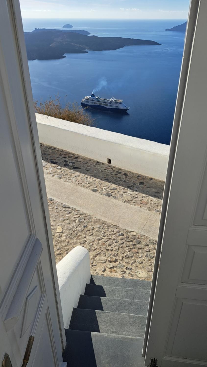 Facade/entrance, View (from property/room)