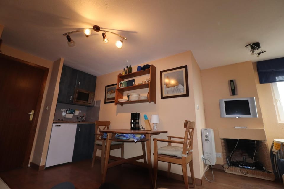 TV and multimedia, Kitchen or kitchenette, Dining area