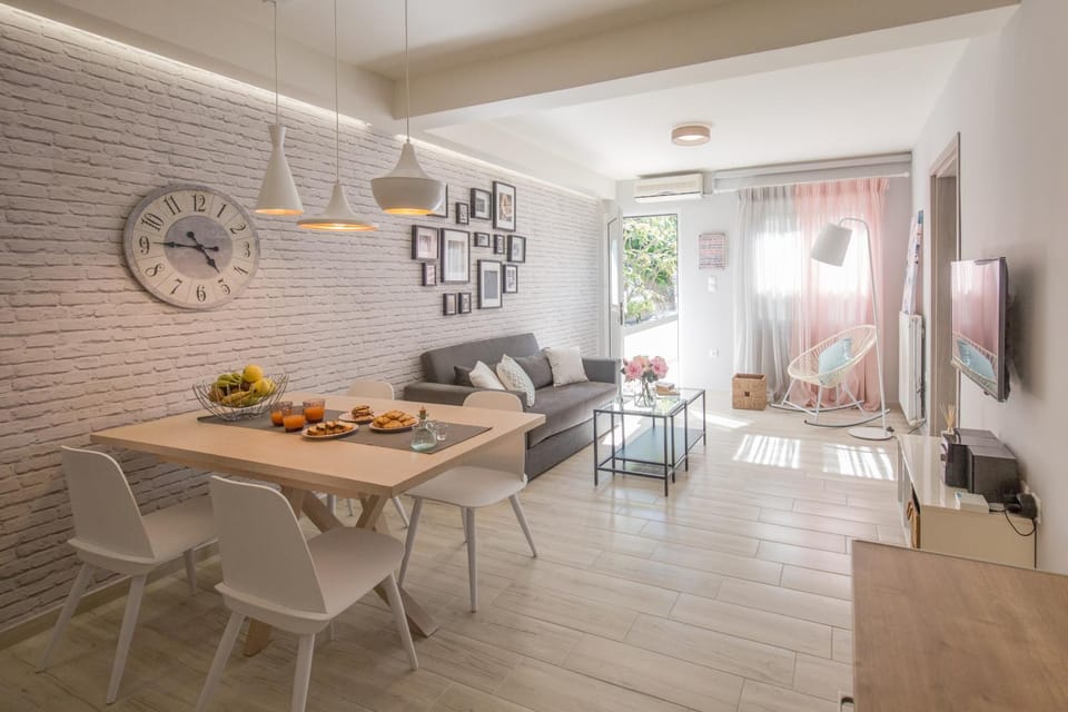Communal lounge/ TV room, Kitchen or kitchenette, Living room, Dining area