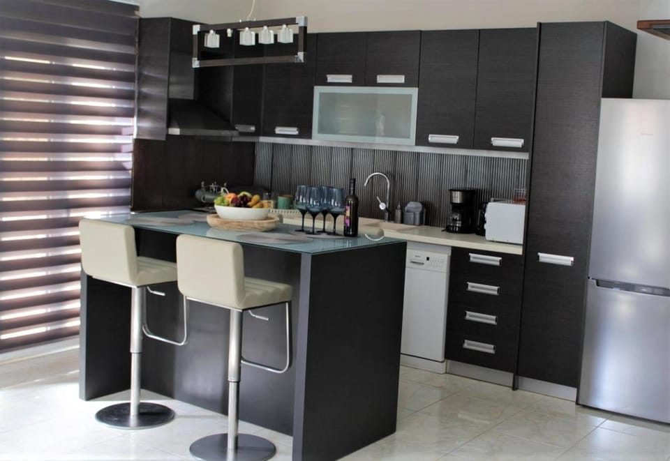 Coffee/tea facilities, Kitchen or kitchenette, Dining area