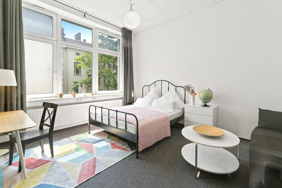 Bed, Photo of the whole room, Seating area, Bedroom