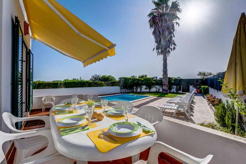 Balcony/Terrace, Dining area, Swimming pool, sunbed