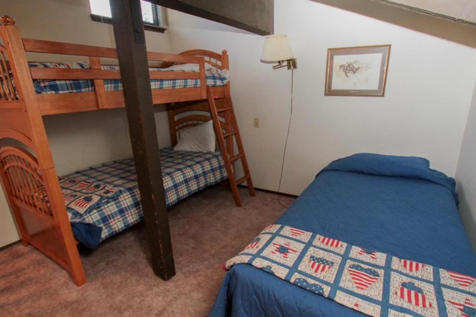 Discovery 4 #128, Loft House in Mammoth Lakes