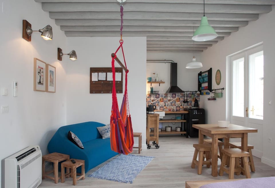 Kitchen or kitchenette, Seating area