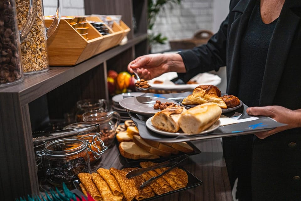 Food and drinks, Food, Breakfast, Continental breakfast, Buffet breakfast, Lunch