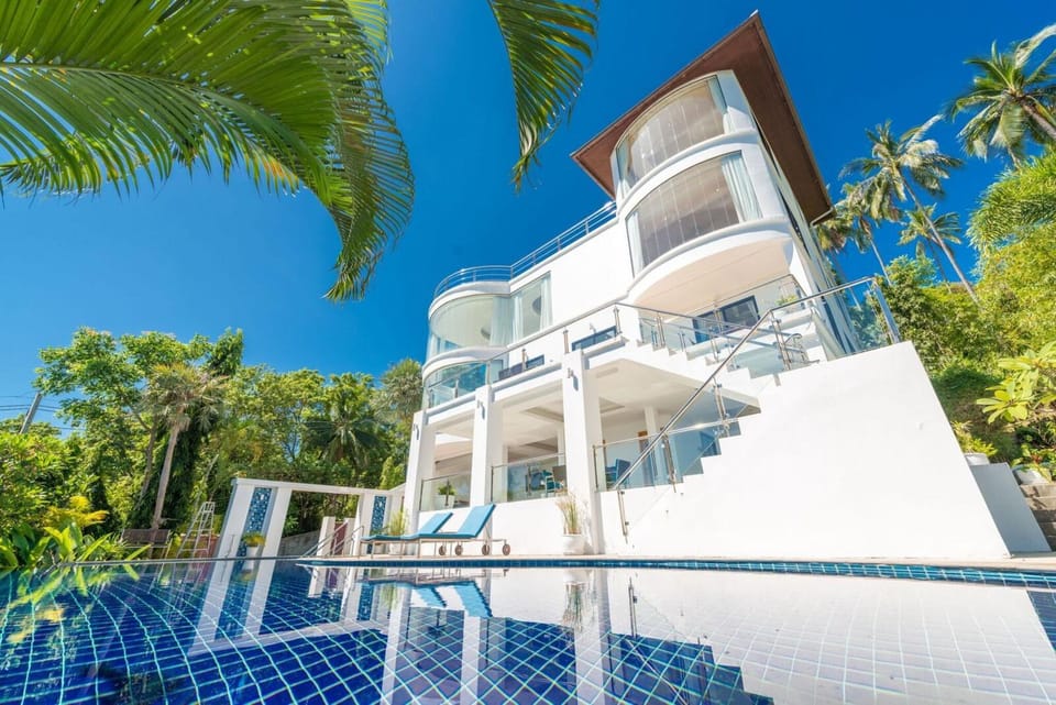 Property building, Facade/entrance, Balcony/Terrace, Swimming pool