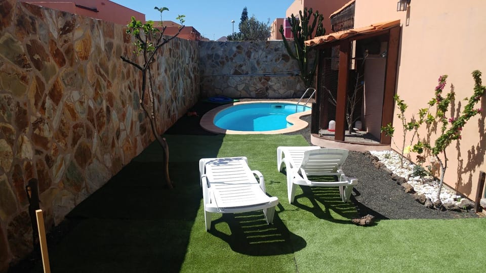 Garden, Pets, Swimming pool