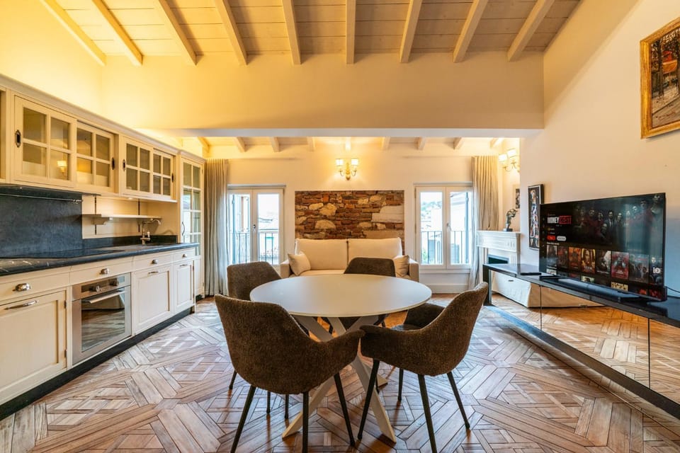 TV and multimedia, Kitchen or kitchenette, Living room, Dining area