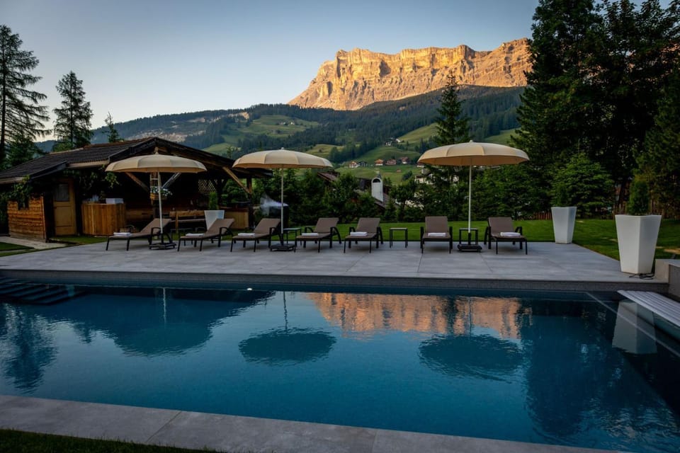 Mountain view, Pool view, Swimming pool, sunbed