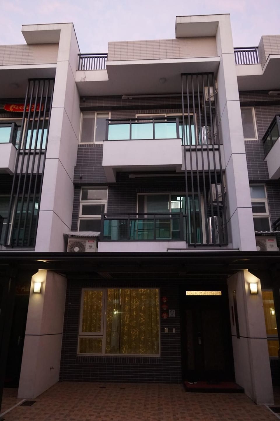 Facade/entrance, Bird's eye view