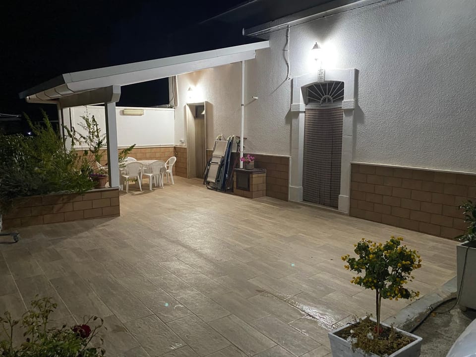 Patio, Night