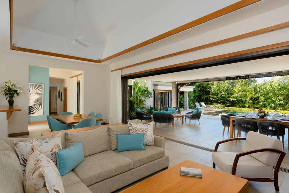 Patio, Living room, Seating area, Garden view