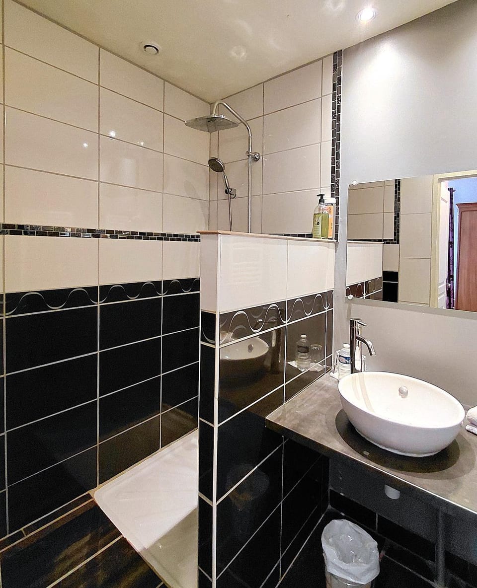Shower, Bathroom, towels